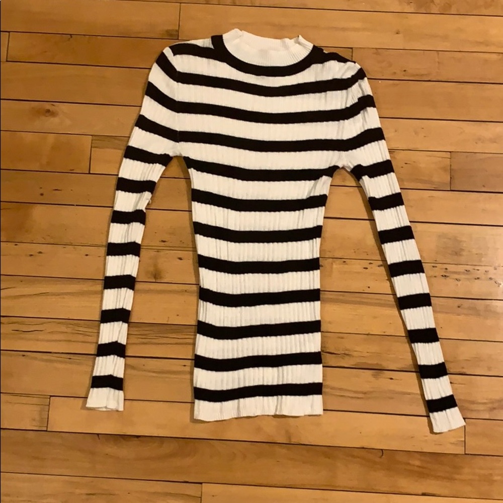 Stretch fit sweater